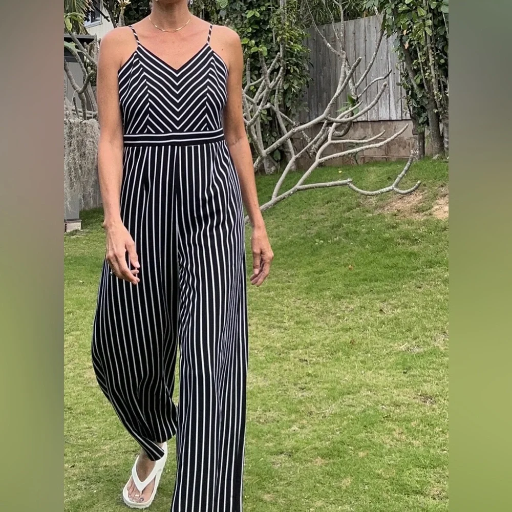 Active USA Black & White V Neck Striped Cami Jumpsuit (L) Tall - Picture 6 of 7